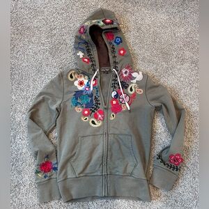 Lucky Brand fully embroidered full zip in olive green. Boho and hippie vibes. S